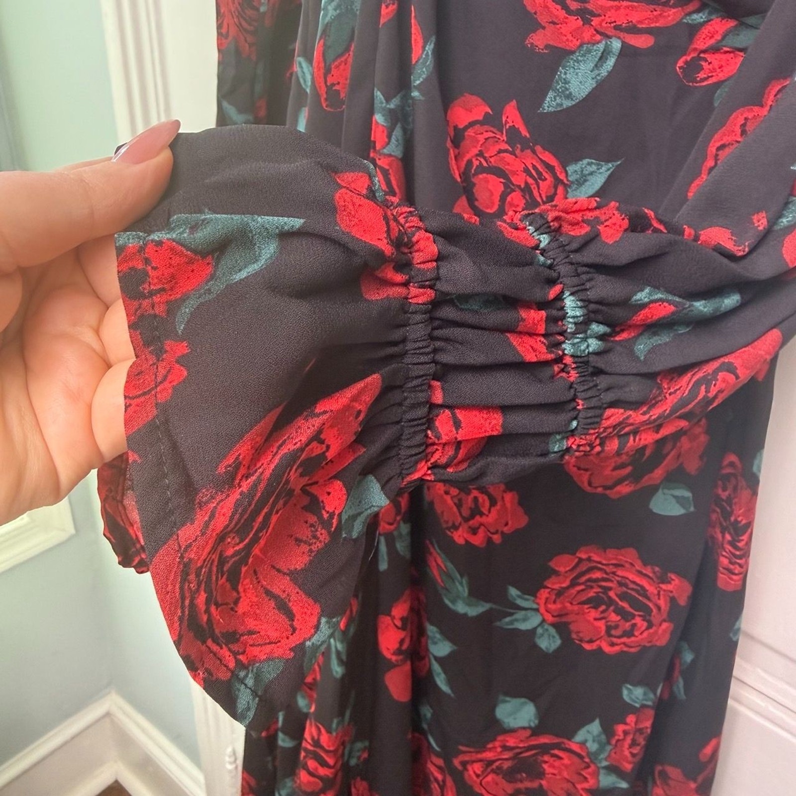 Emprada Black Red Roses High-Low Party Dress Womens Small Long Sleeve Nwt — image 3 of 8
